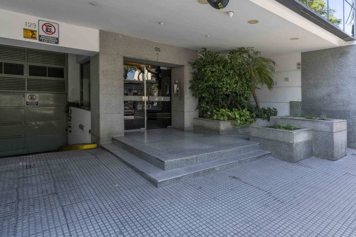 Impecable oficina en venta totalmente amoblada (Imagen número 2)