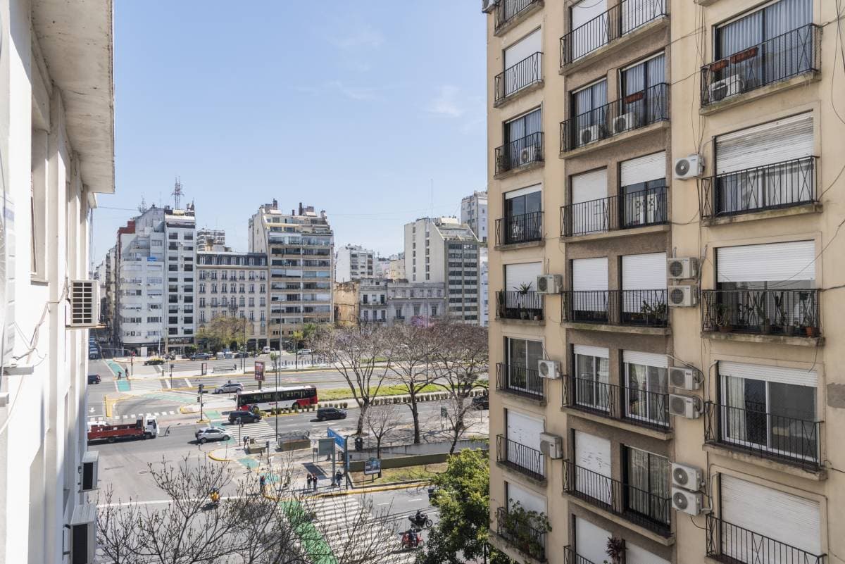 Arenales y Carlos Pellegrini (Imagen número 2)