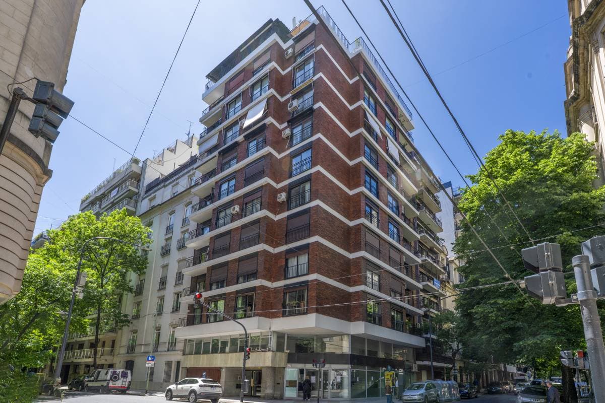 Local comercial en esquina – Quintana y Parera, Recoleta (Imagen número 2)
