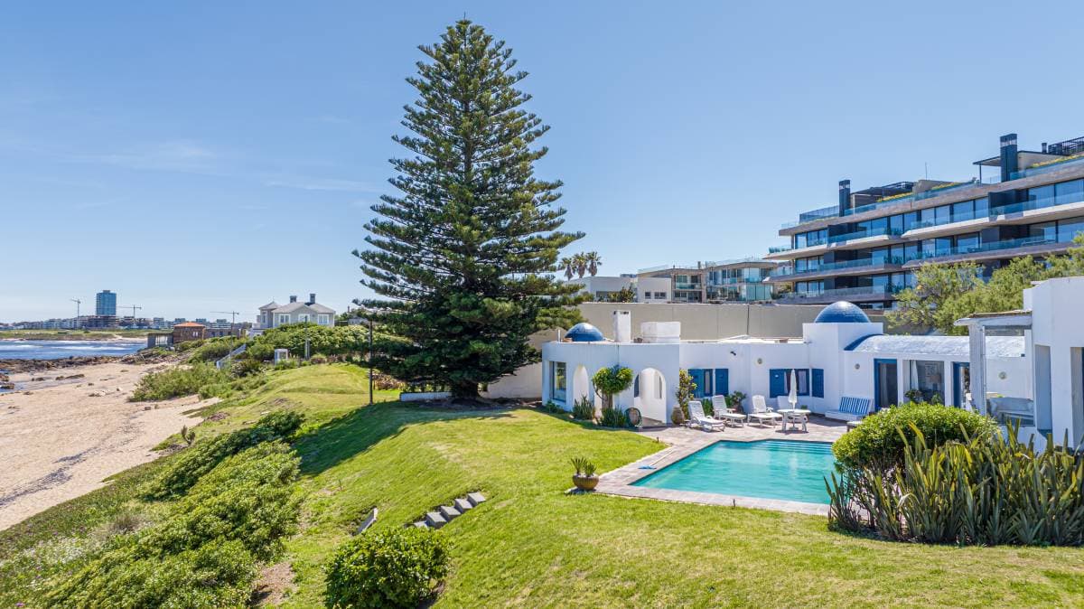 Casa en alquiler en La Barra de 6 dormitorios sobre el mar (Imagen número 1)