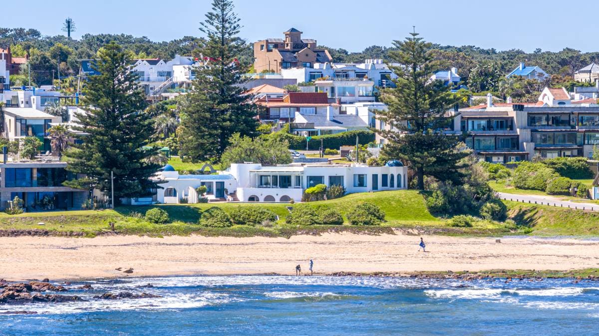 Casa en alquiler en La Barra de 6 dormitorios sobre el mar (Imagen número 2)
