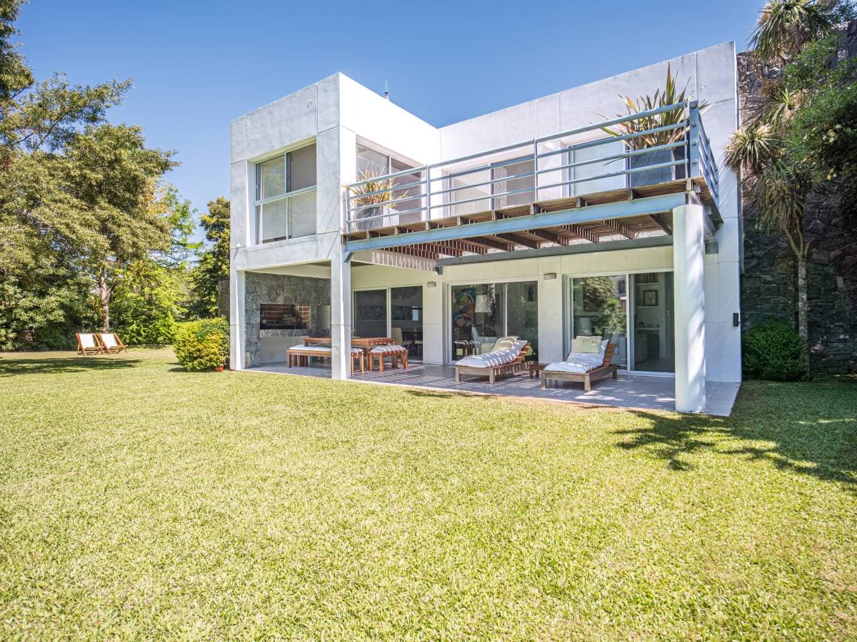 Casa en alquiler en barrio El Golf (Imagen número 1)