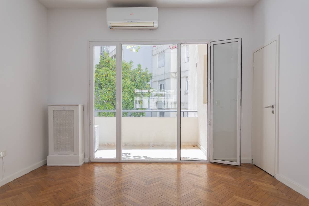 Copérnico y Gelly y Obes (Imagen número 3)