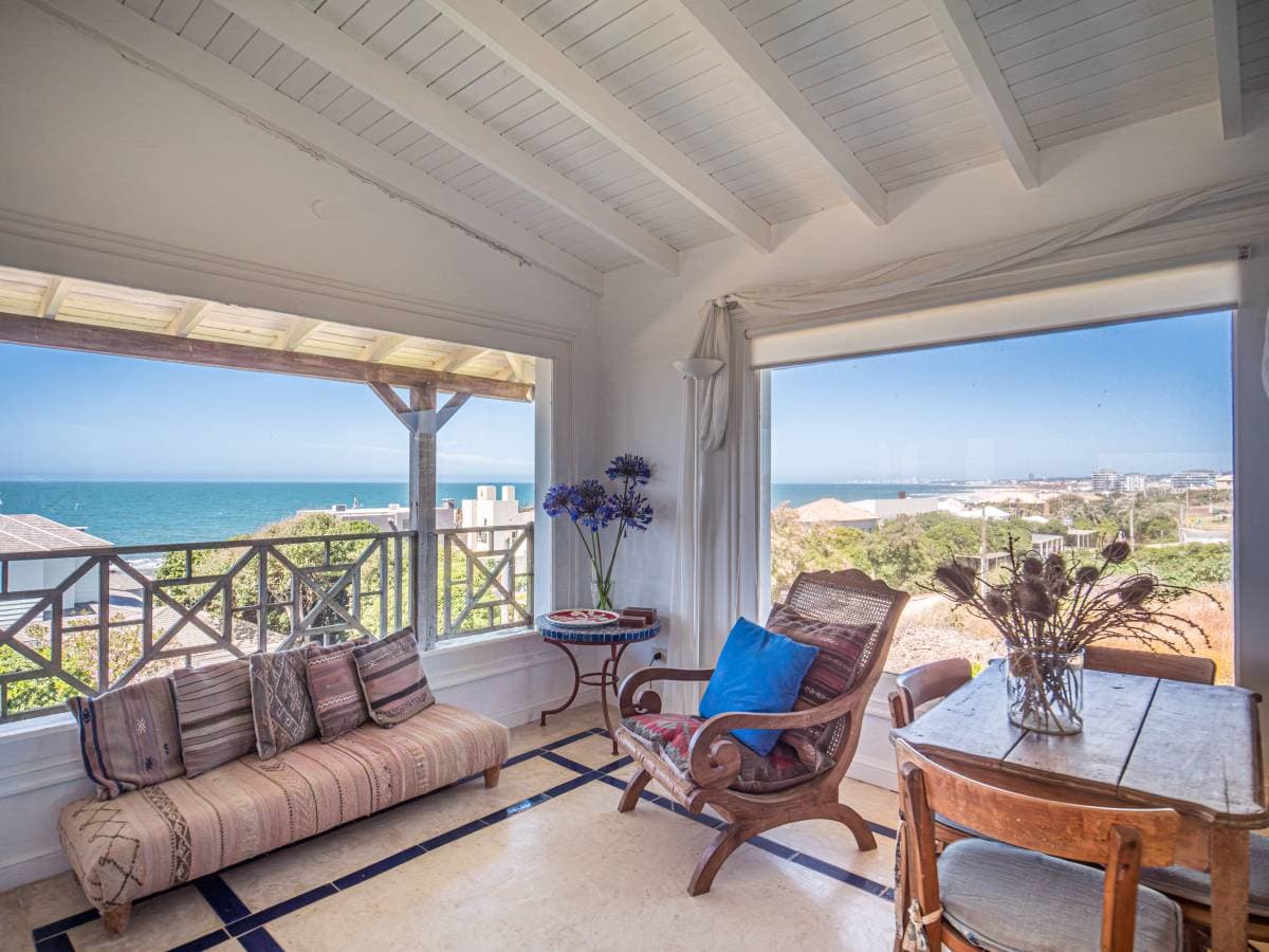 Casa con vista al mar en alquiler de 5 dormitorios en Punta Piedras (Imagen número 2)