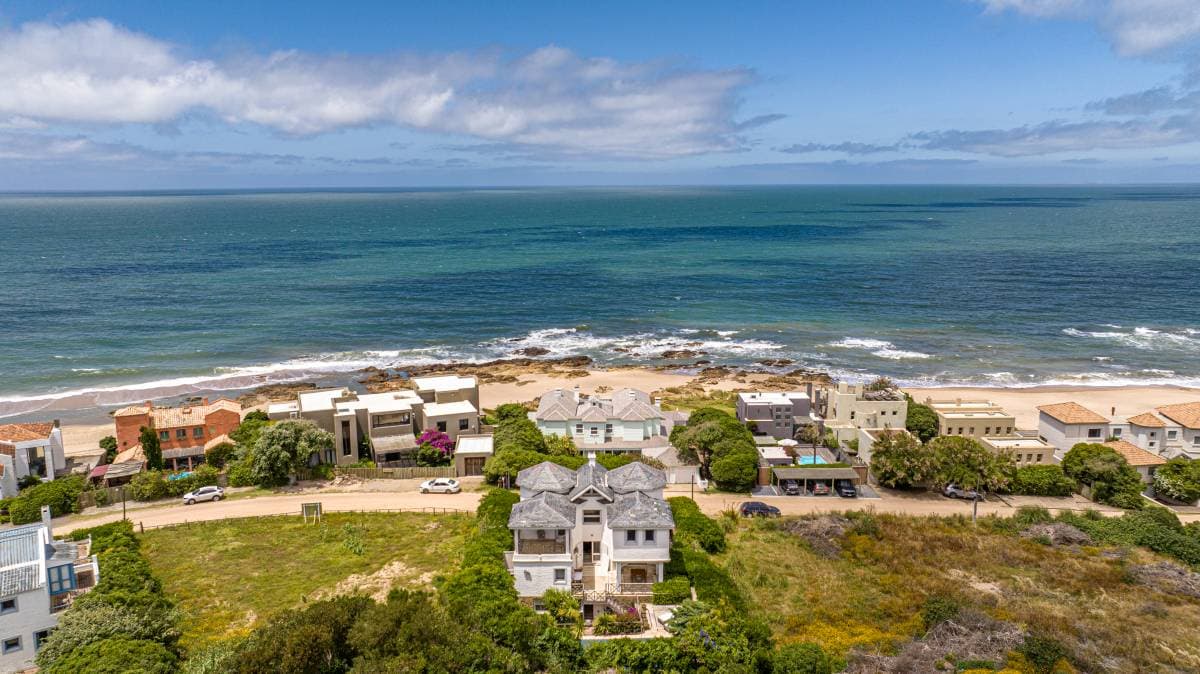 Casa con vista al mar en alquiler de 5 dormitorios en Punta Piedras (Imagen número 3)