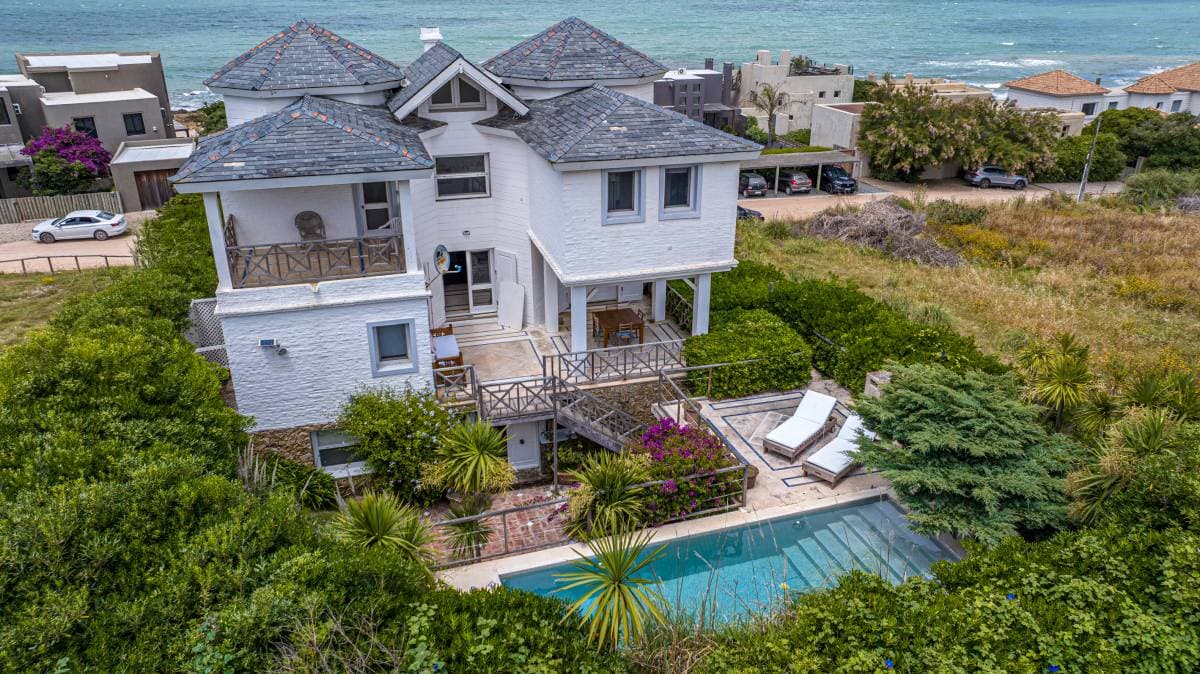 Casa con vista al mar en alquiler de 5 dormitorios en Punta Piedras (Imagen número 1)