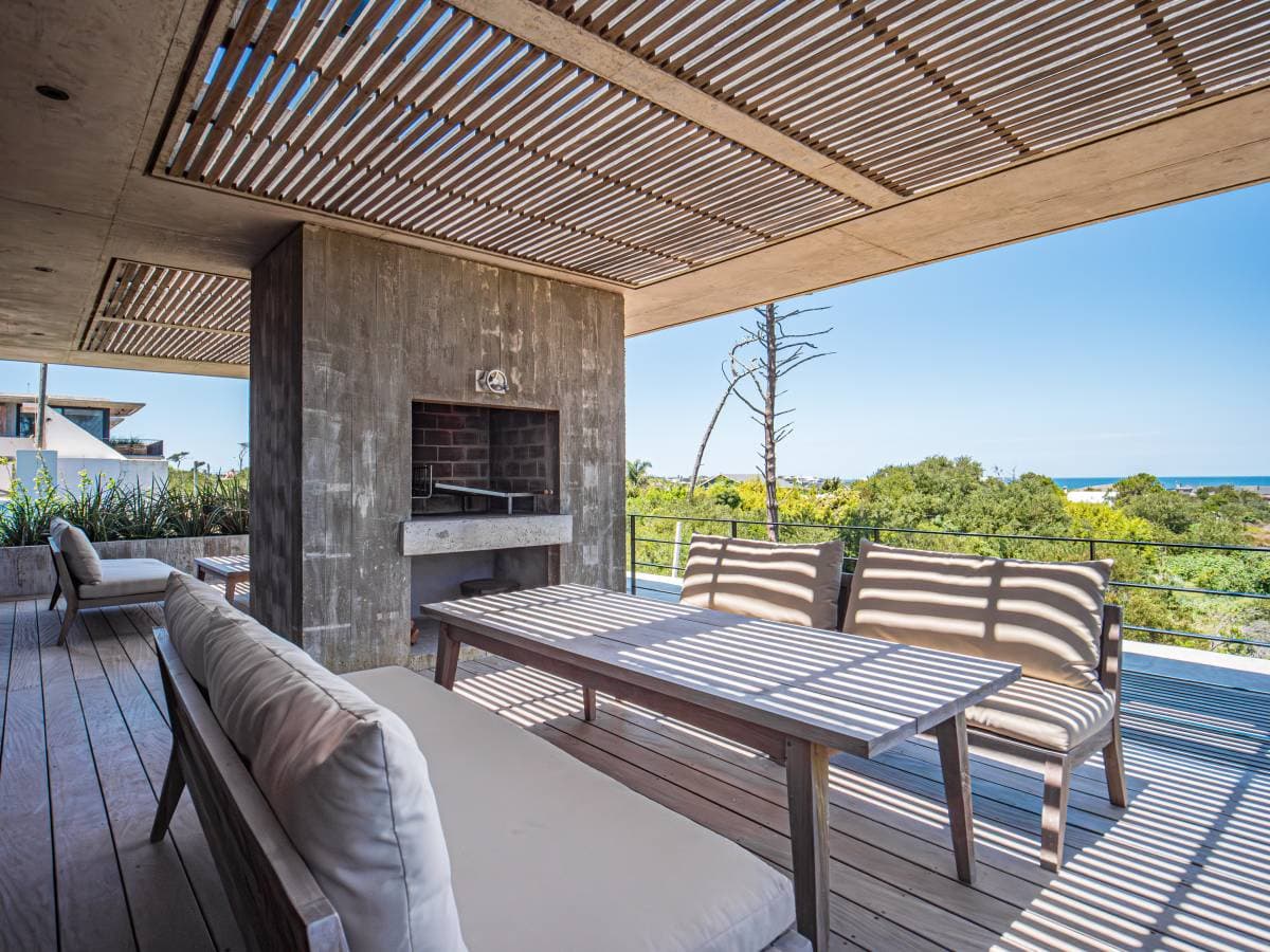 Departamento con vista al mar de 4 dormitorios en alquiler en La Juanita  (Imagen número 1)