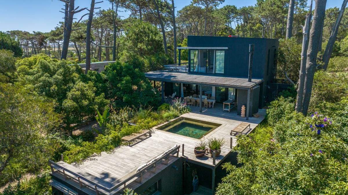 Casa en alquiler de 2 dormitorios con pileta en La Juanita (Imagen número 1)