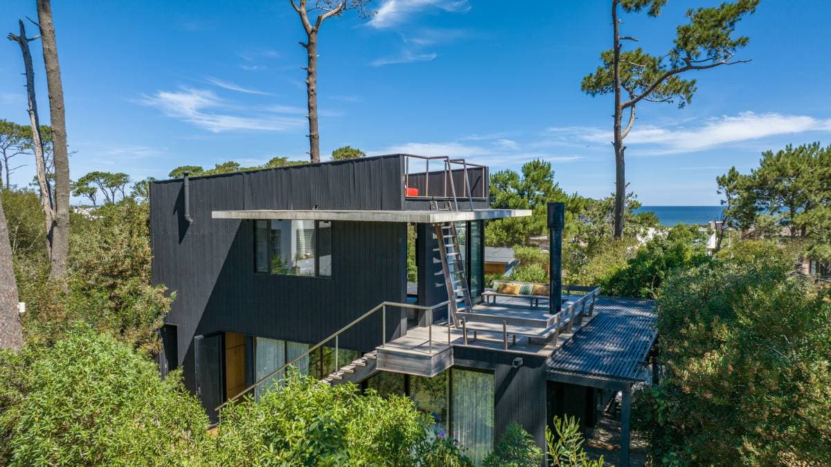 Casa en alquiler de 2 dormitorios con pileta en La Juanita (Imagen número 2)