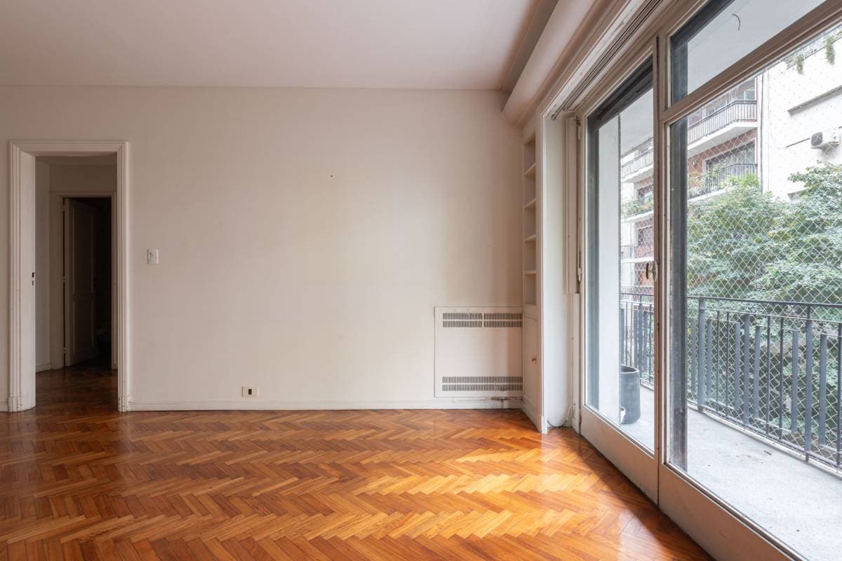 Montevideo y Guido, a metros de la plaza Vicente López. (Imagen número 1)