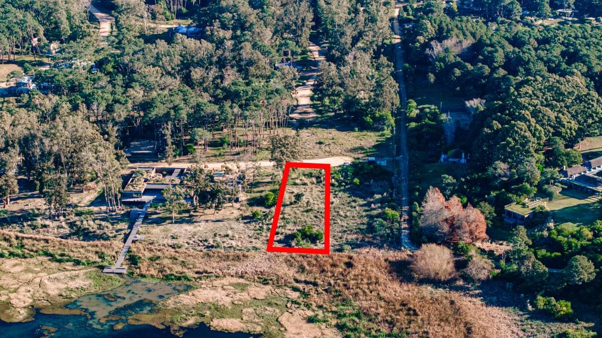 Lote en venta de 1.126 m2 sobre la costa de Laguna Blanca - Reserva Montoya (Imagen número 2)