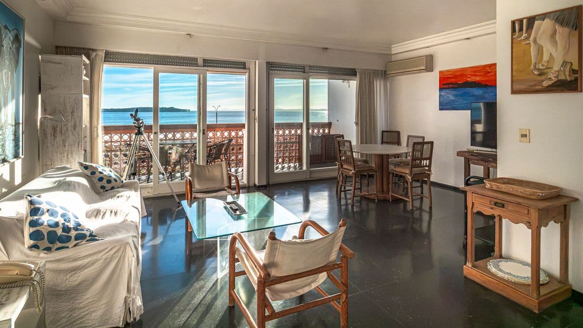 Departamento a reciclar con vista al mar de 1 dormitorio en edificio Vanguardia, 2 (Imagen número 1)