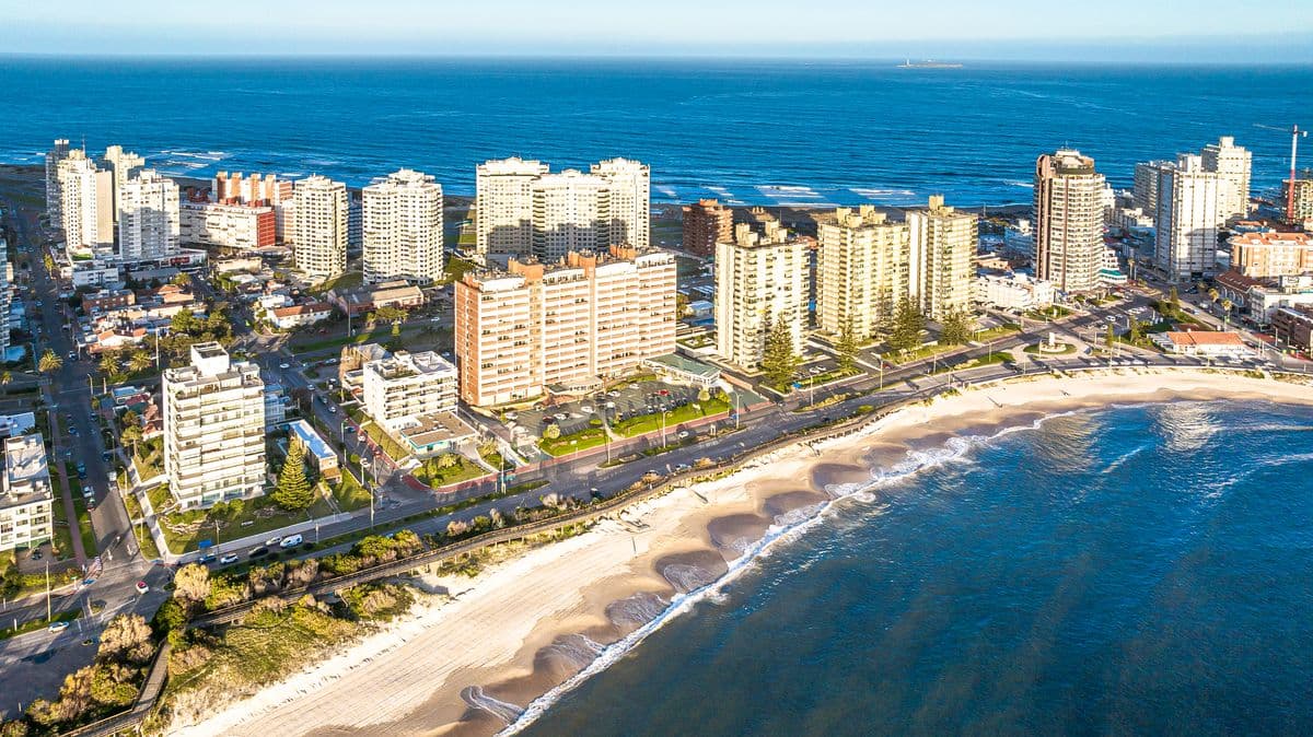 Departamento a reciclar con vista al mar de 1 dormitorio en edificio Vanguardia, 2 (Imagen número 3)