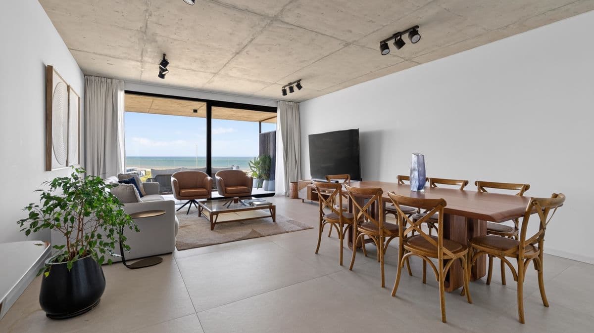 Departamento con vista al mar de 3 suites en venta en Aldeana, Manantiales. (Imagen número 2)