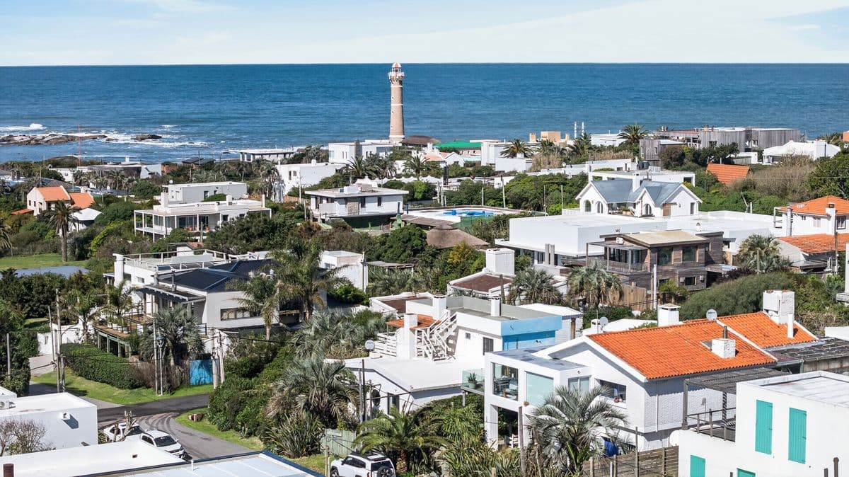 Casa en alquiler a dos cuadras de la playa Brava, José Ignacio (Imagen número 1)