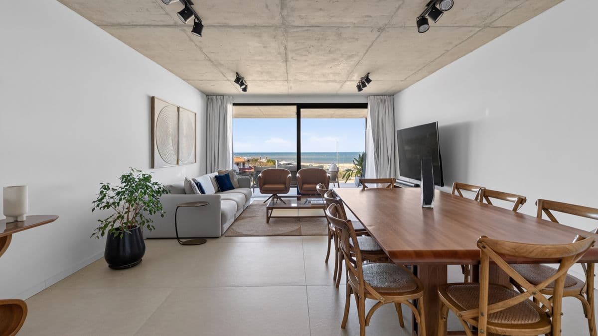Departamento con vista al mar de 3 suites en alquiler en Aldeana, Manantiales. (Imagen número 3)