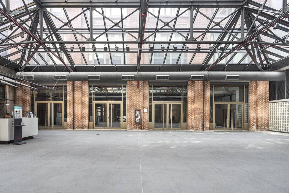 Local a estrenar - apto todo destino - vista exclusiva al patio central (Imagen número 2)