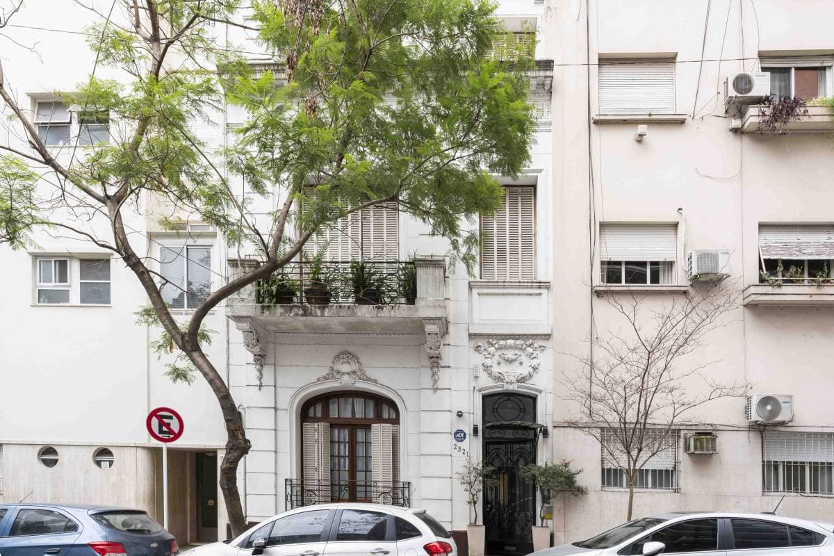 ALQUILER PETIT HOTEL EN RECOLETA - IDEAL CLINICA MEDICA (Imagen número 1)