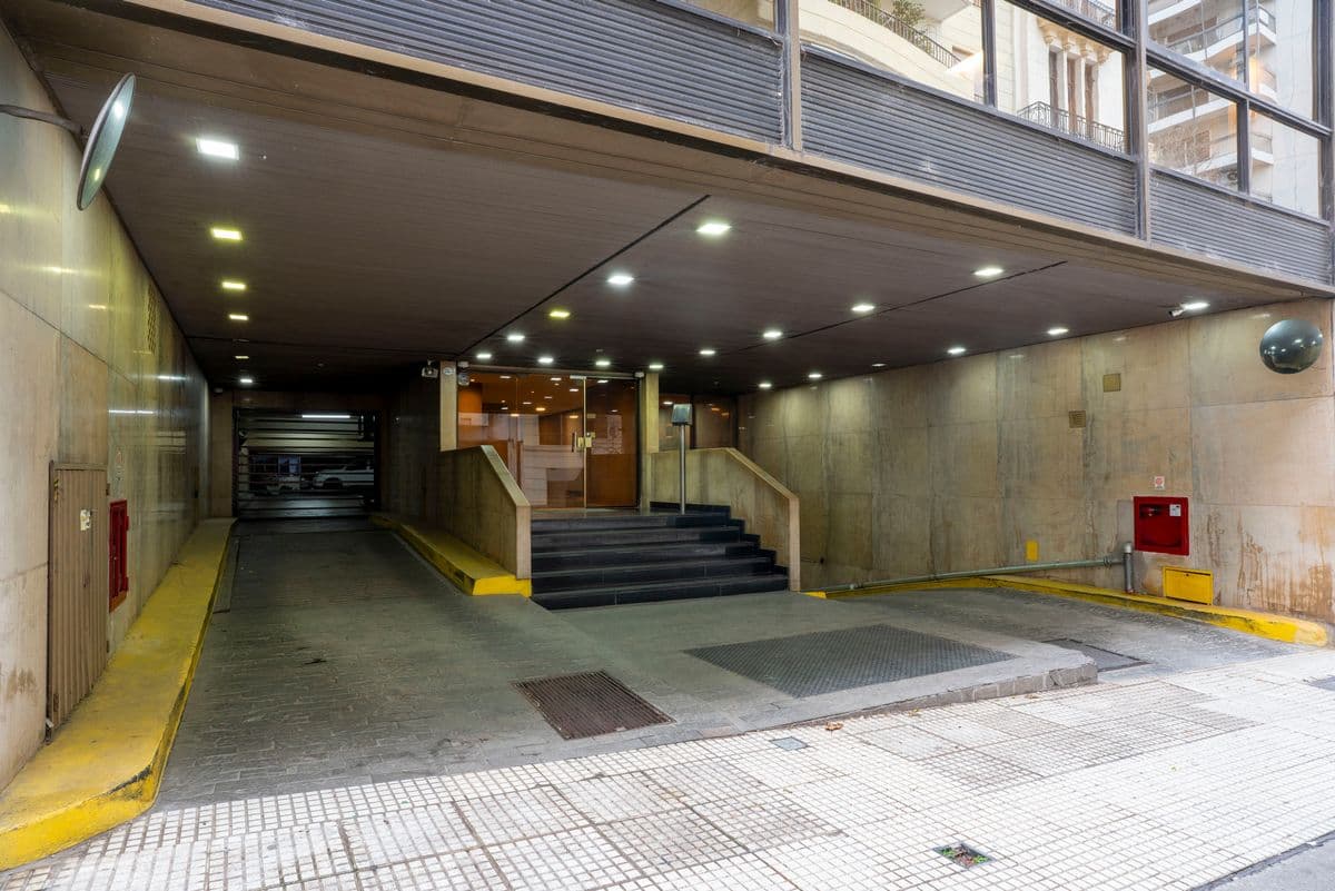Exclusivo Piso de Oficinas Premium a Estrenar | Mobiliario de Diseño y Máxima Categoría en Retiro (Imagen número 3)