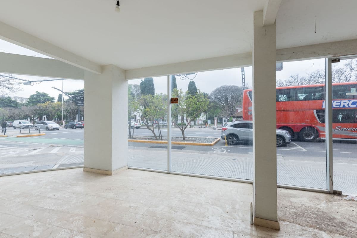 Local en esquina - Av del Libertador y Correa (Imagen número 3)